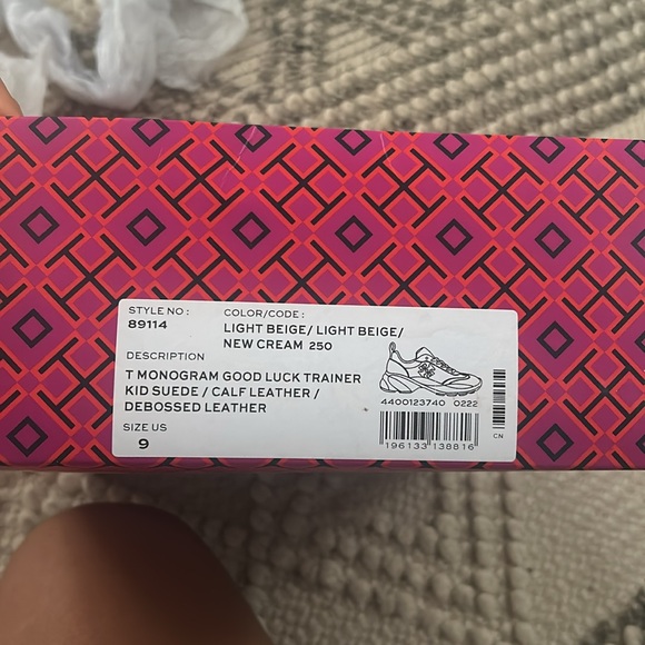 TORY BURCH SIZE 9 WOMENS LIGHT BEIGE MONOGRAM TRAINERS - Picture 7 of 11